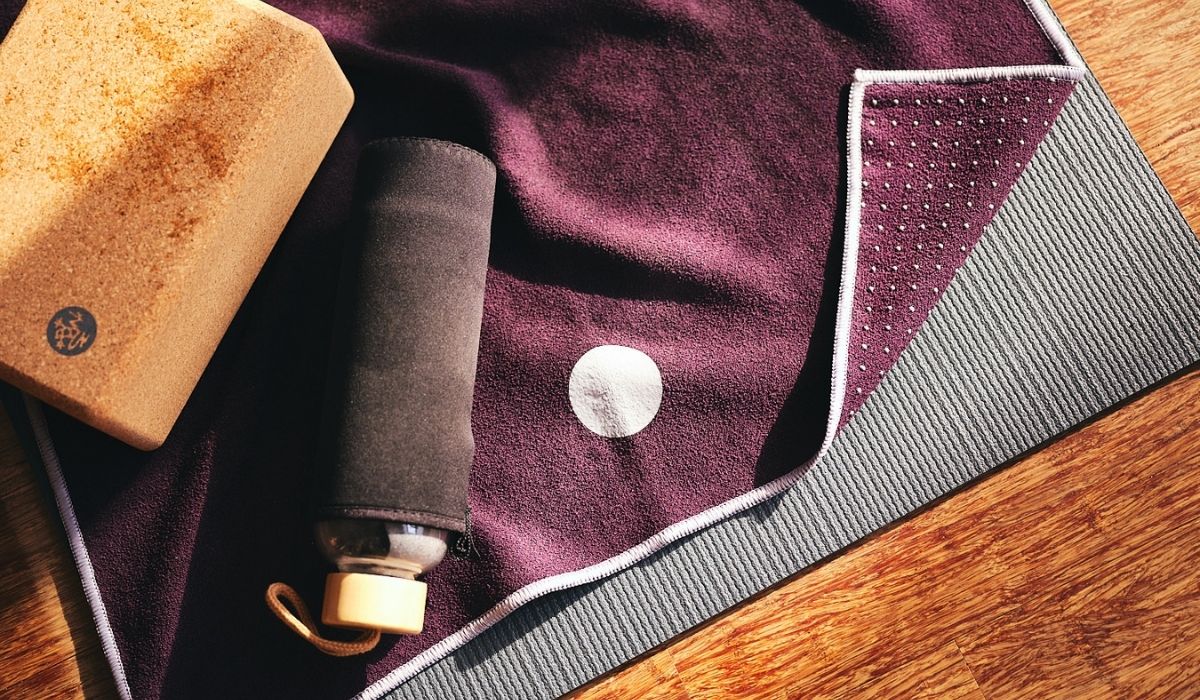 Hot Yoga Essential: The yogitoes® Hot Yoga Mat Towel