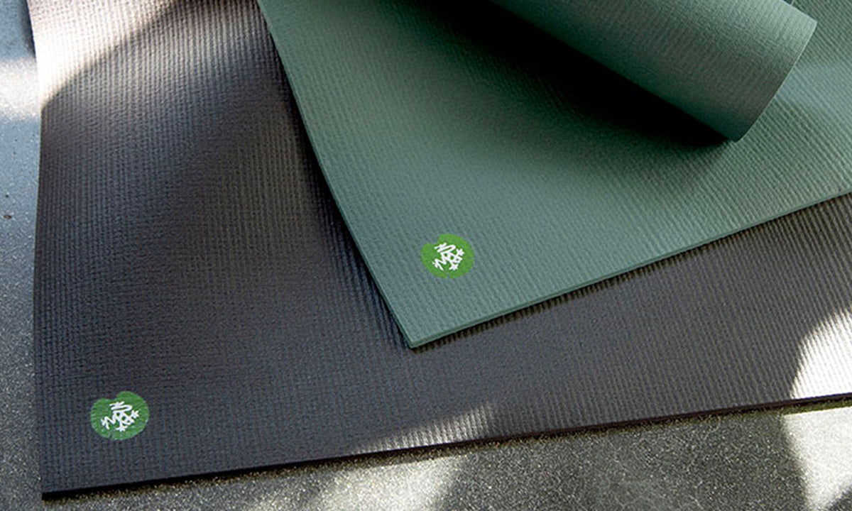 Manduka PRO ヨガマット グリーン Meet the Manduka PRO Terra: Why It's Redefining Sustainable Yoga Mats