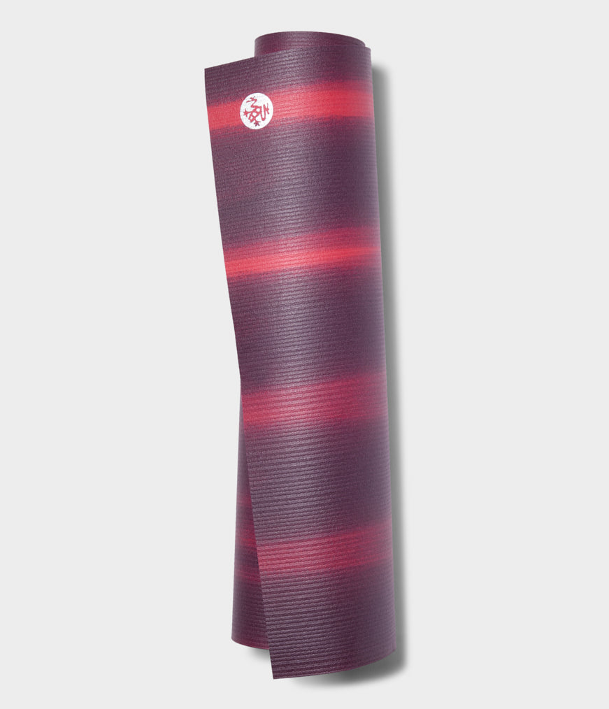 Manduka Yoga Breathe Easy Mat Carrier - Lightweight,  Breathable Mesh with Zipper Closure, Easy to Carry, Hands-Free, Black, 1  EA, 26.5” x 6.5” x 6.5” : Sports & Outdoors