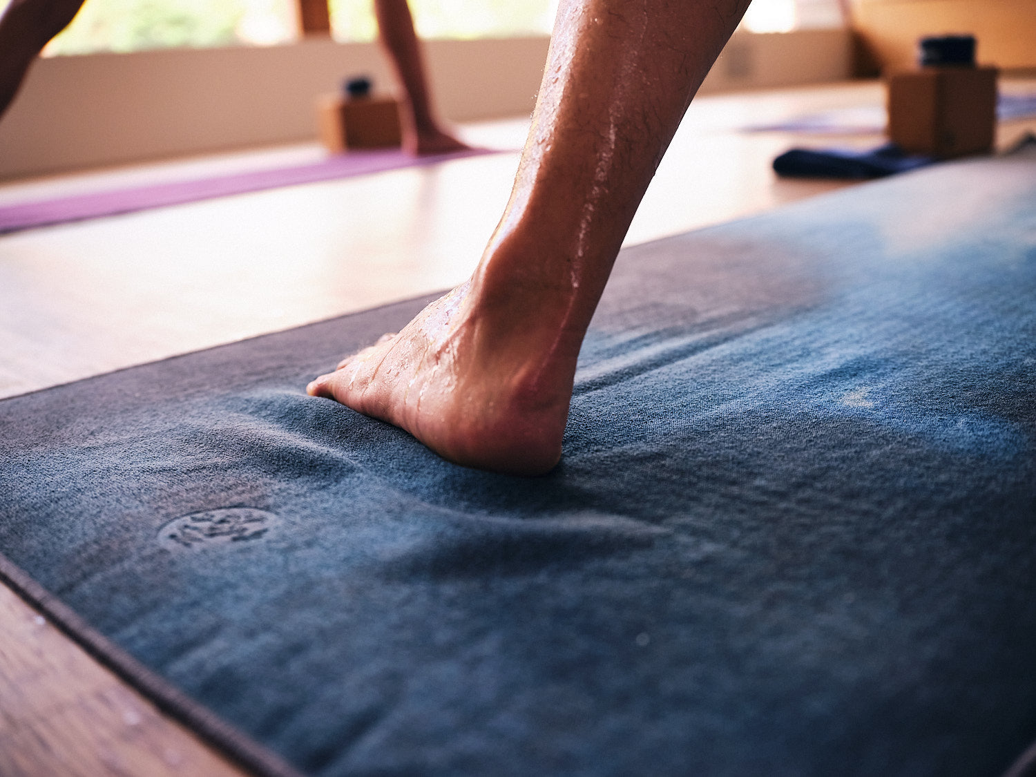 Manduka Yogitoes - Hot Yoga Towel with Superior Grip when sweating