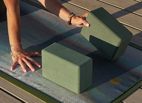 Yoga with Adriane X Manduka Recycled Foam Yoga Block - Accessoires - Yoga  Specials